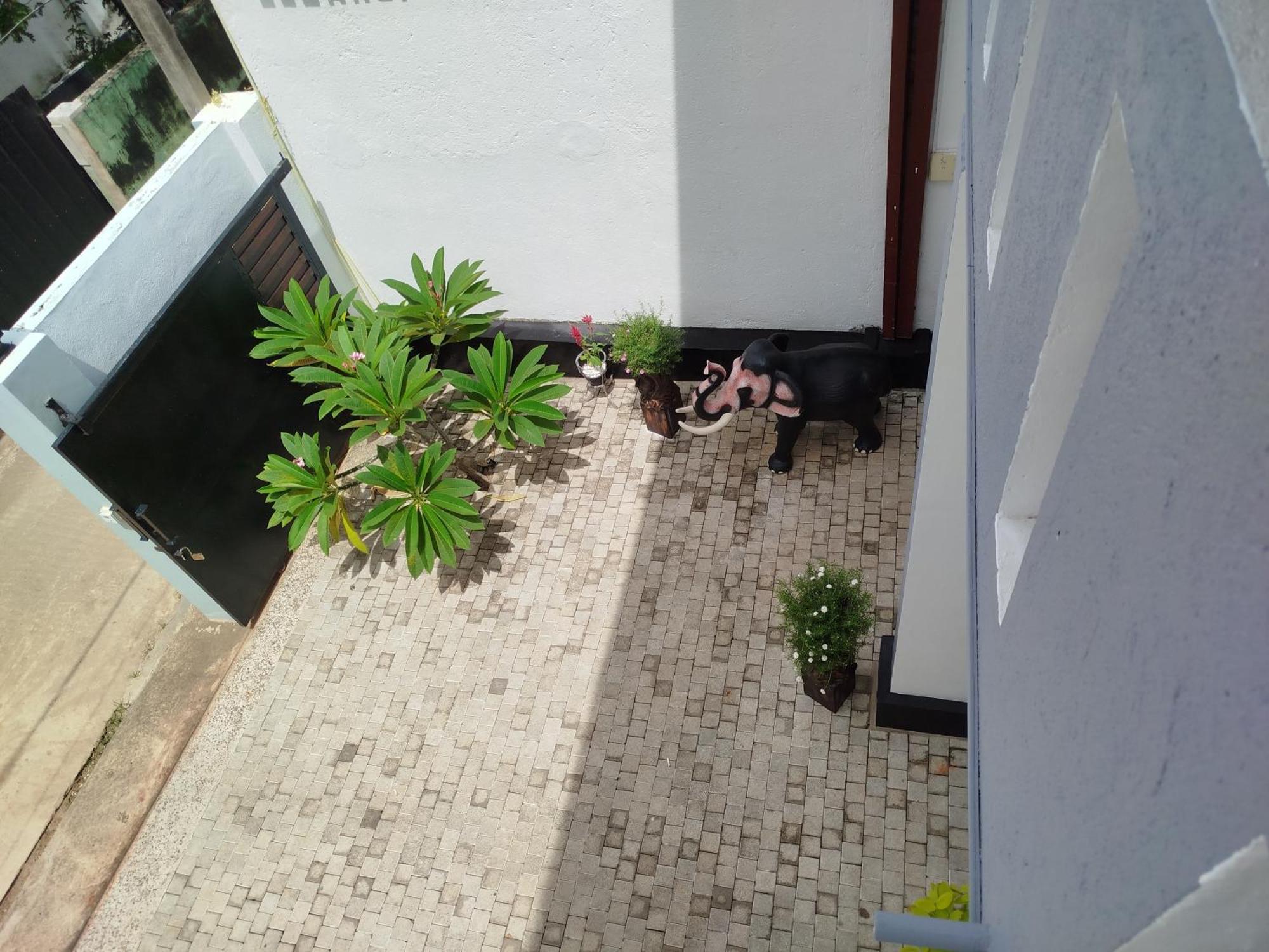 Elzangi Hotel Negombo Quarto foto